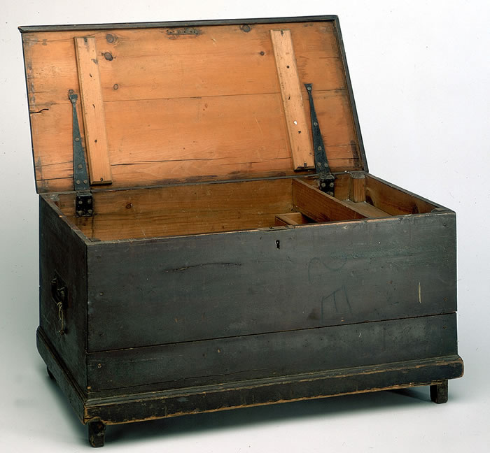 Flinders's sea chest